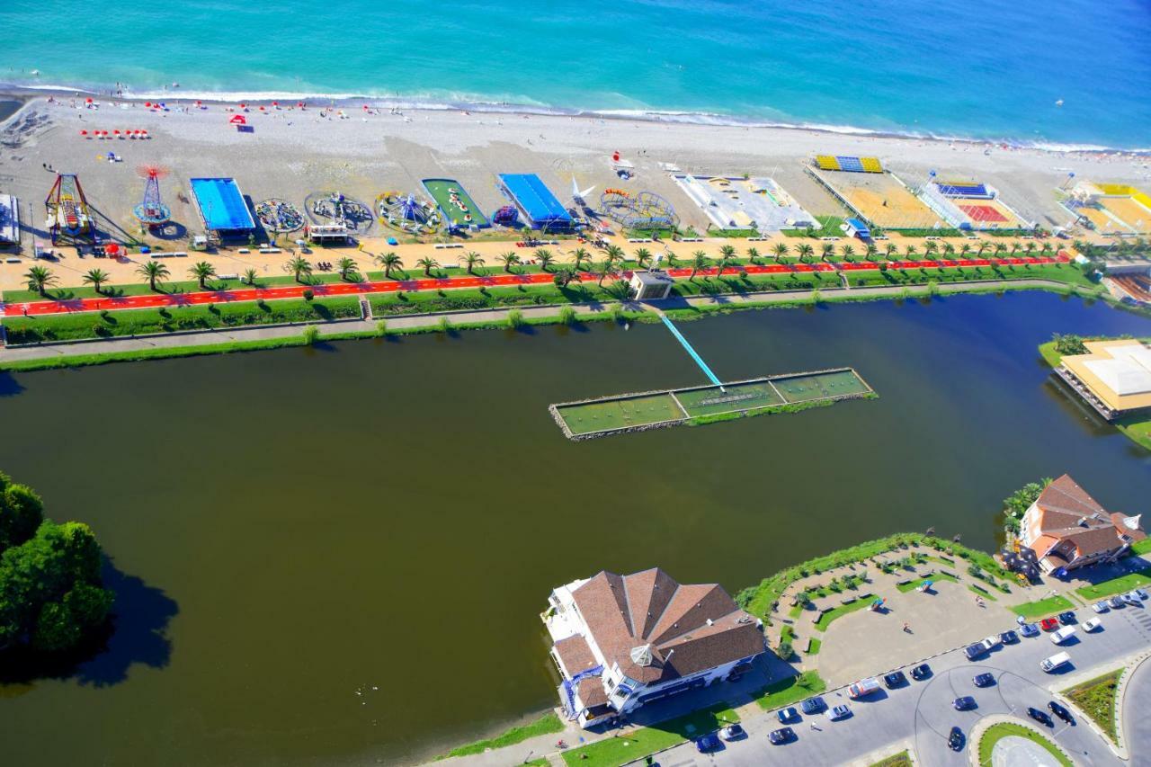 Sea View From The Clouds Aparthotel Batumi Esterno foto